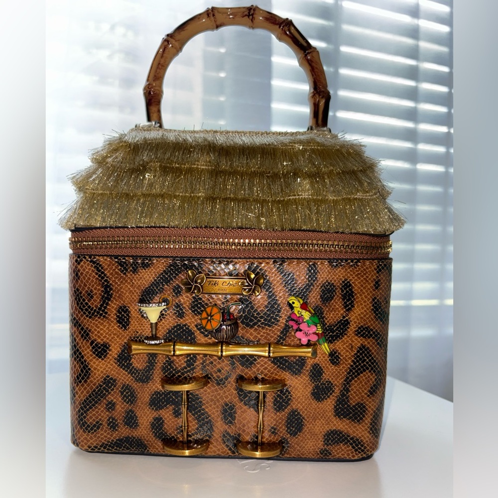 Meet Her at the 🦜Tiki Bar🍹Bag - Picture 7 of 11